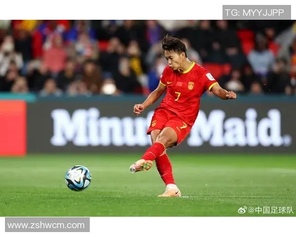 足球明星王霜的艺术之旅:用画笔描绘梦想与激情的交融 足球明星王霜的艺术之旅:用画笔描绘梦想与激情的交融