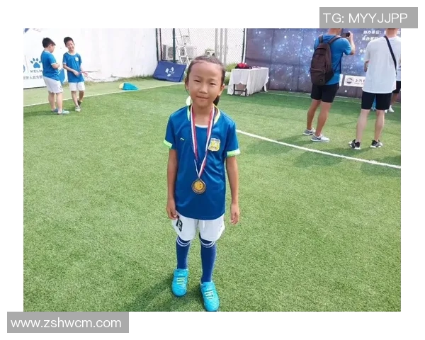 足球明星助力身高梦想广告引发热议展现运动与成长的完美结合