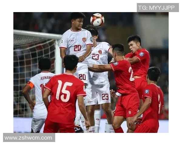 中国足球十二强赛激战正酣球迷热情高涨期待国足逆袭晋级之路